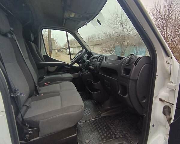 Белый Рено Мастер, объемом двигателя 2.3 л и пробегом 225 тыс. км за 13600 $, фото 6 на Automoto.ua