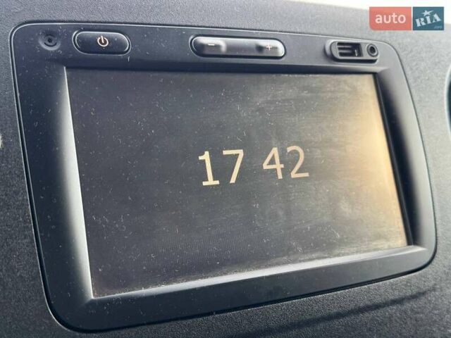 Белый Рено Мастер, объемом двигателя 2.3 л и пробегом 265 тыс. км за 16190 $, фото 17 на Automoto.ua