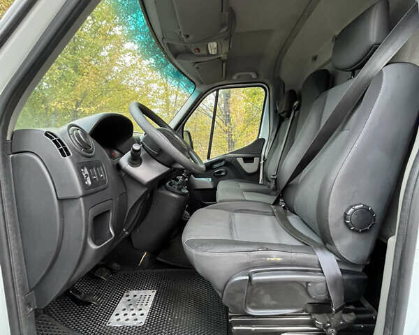 Белый Рено Мастер, объемом двигателя 2.3 л и пробегом 425 тыс. км за 13200 $, фото 5 на Automoto.ua
