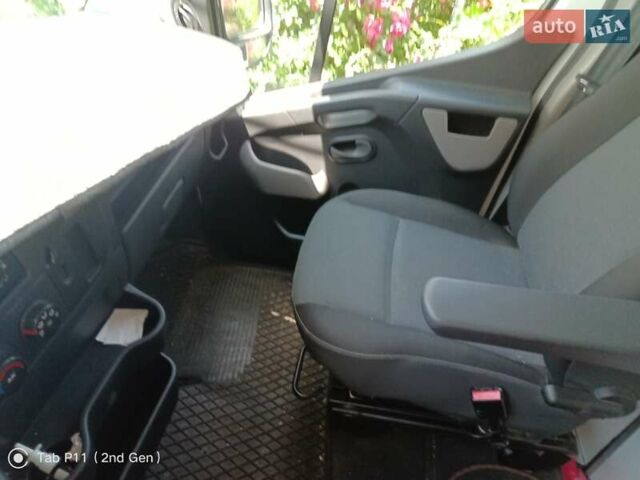 Белый Рено Мастер, объемом двигателя 2.5 л и пробегом 185 тыс. км за 14200 $, фото 3 на Automoto.ua