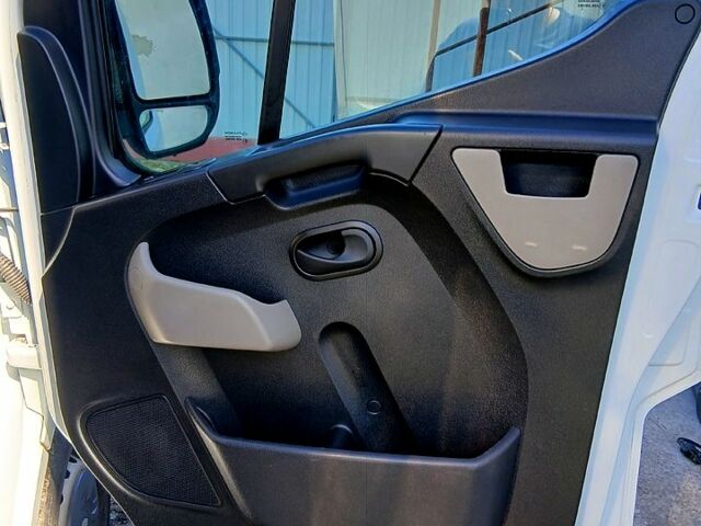 Белый Рено Мастер, объемом двигателя 2.3 л и пробегом 162 тыс. км за 17200 $, фото 8 на Automoto.ua