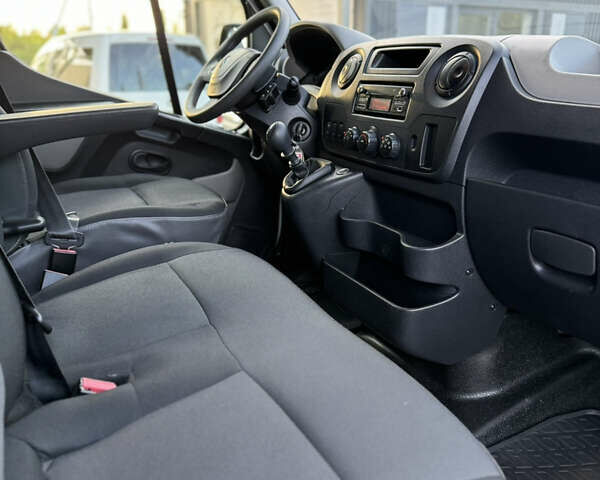 Белый Рено Мастер, объемом двигателя 2.3 л и пробегом 220 тыс. км за 22500 $, фото 21 на Automoto.ua