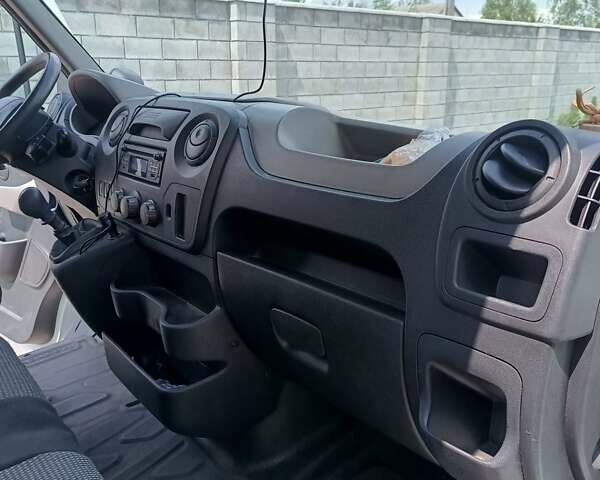 Белый Рено Мастер, объемом двигателя 2.3 л и пробегом 450 тыс. км за 17200 $, фото 9 на Automoto.ua