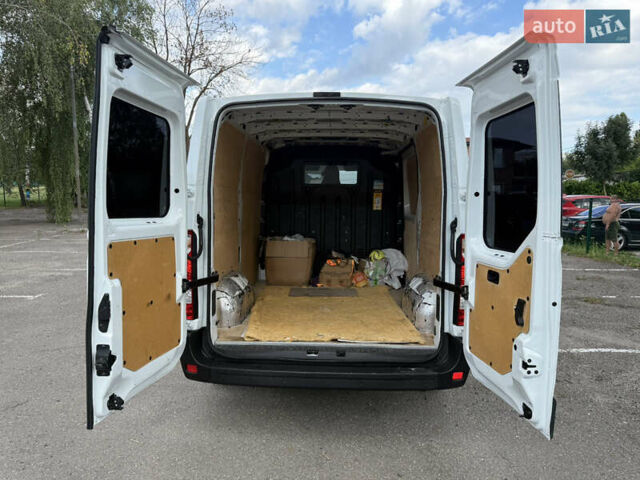 Белый Рено Мастер, объемом двигателя 2.3 л и пробегом 260 тыс. км за 15000 $, фото 9 на Automoto.ua
