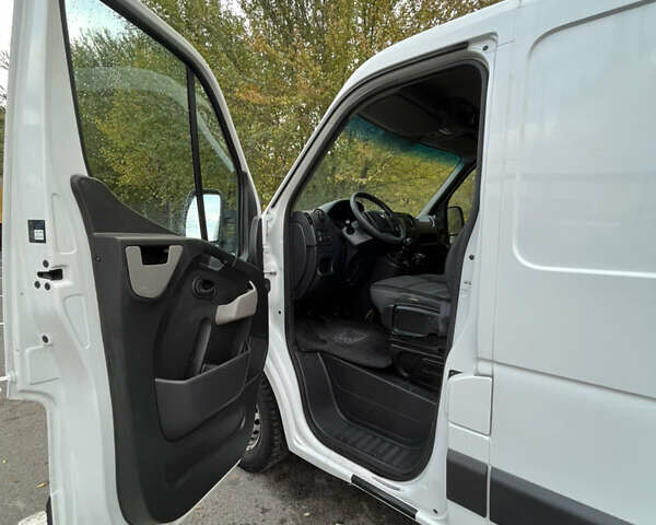 Белый Рено Мастер, объемом двигателя 2.3 л и пробегом 425 тыс. км за 13200 $, фото 6 на Automoto.ua