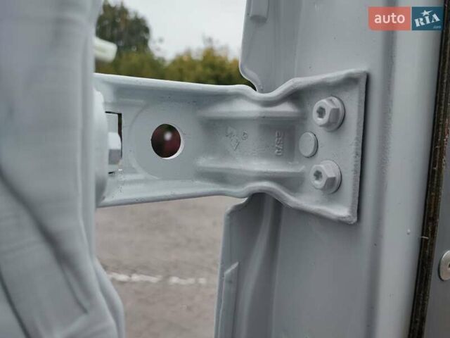 Белый Рено Мастер, объемом двигателя 2.3 л и пробегом 272 тыс. км за 18300 $, фото 75 на Automoto.ua