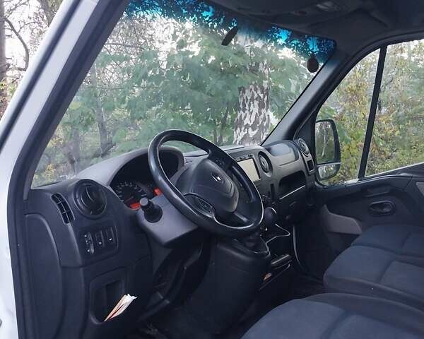 Белый Рено Мастер, объемом двигателя 2.3 л и пробегом 260 тыс. км за 12500 $, фото 12 на Automoto.ua