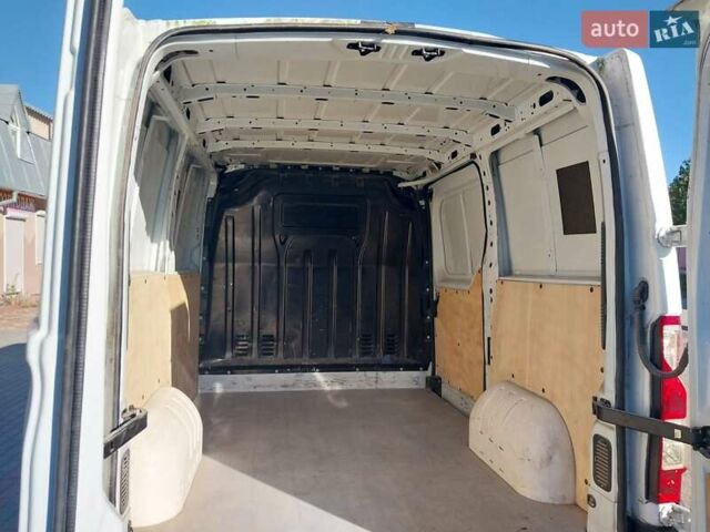 Белый Рено Мастер, объемом двигателя 2.3 л и пробегом 260 тыс. км за 12500 $, фото 3 на Automoto.ua