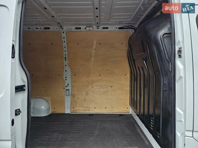 Белый Рено Мастер, объемом двигателя 2.3 л и пробегом 190 тыс. км за 15300 $, фото 43 на Automoto.ua