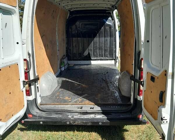 Белый Рено Мастер, объемом двигателя 2.3 л и пробегом 350 тыс. км за 12200 $, фото 30 на Automoto.ua