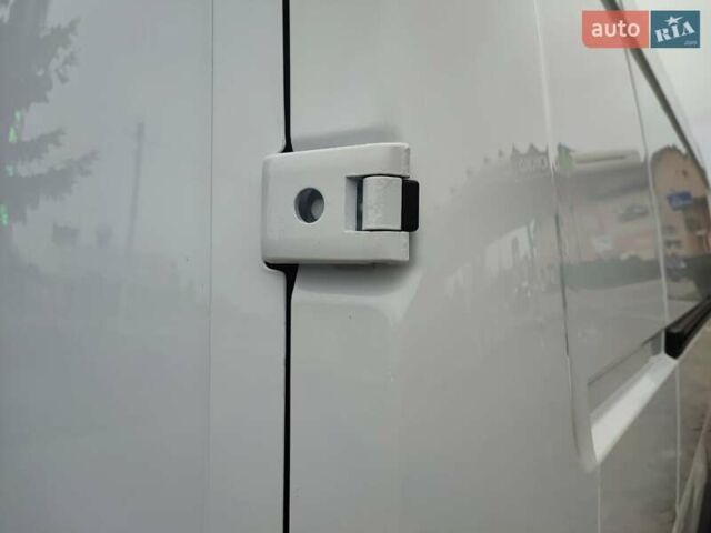 Белый Рено Мастер, объемом двигателя 2.3 л и пробегом 272 тыс. км за 18300 $, фото 20 на Automoto.ua