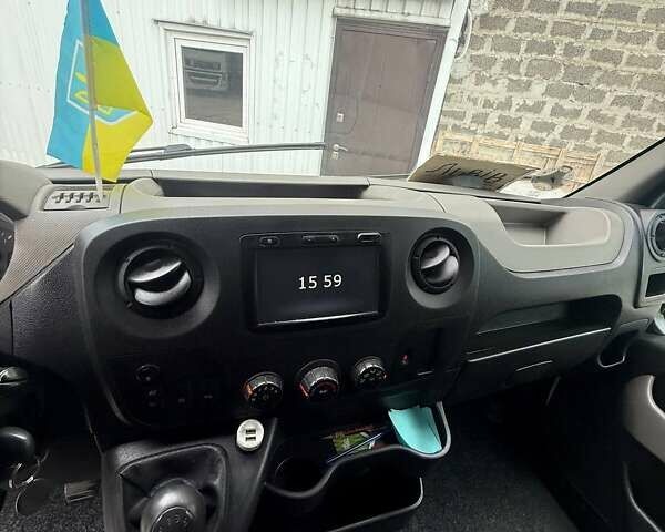 Белый Рено Мастер, объемом двигателя 2.3 л и пробегом 566 тыс. км за 14000 $, фото 2 на Automoto.ua
