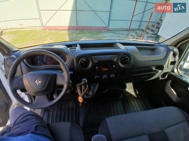 Белый Рено Мастер, объемом двигателя 2.3 л и пробегом 162 тыс. км за 17500 $, фото 3 на Automoto.ua