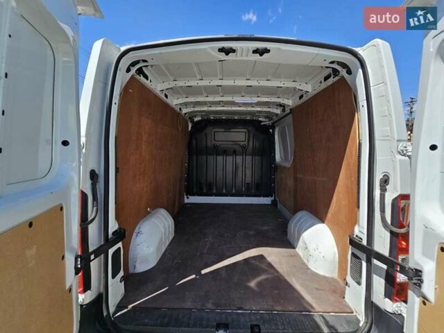 Белый Рено Мастер, объемом двигателя 2.3 л и пробегом 187 тыс. км за 15500 $, фото 7 на Automoto.ua
