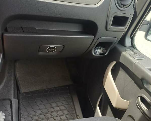 Белый Рено Мастер, объемом двигателя 2.3 л и пробегом 188 тыс. км за 16900 $, фото 24 на Automoto.ua