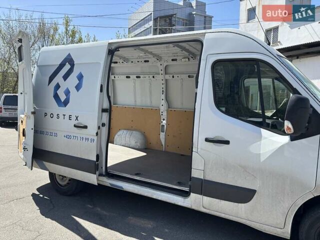 Белый Рено Мастер, объемом двигателя 2.3 л и пробегом 231 тыс. км за 15500 $, фото 4 на Automoto.ua