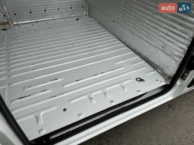 Білий Рено Мастєр, об'ємом двигуна 2.3 л та пробігом 441 тис. км за 12650 $, фото 17 на Automoto.ua