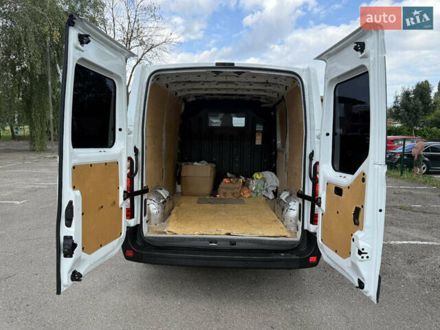 Белый Рено Мастер, объемом двигателя 2.3 л и пробегом 260 тыс. км за 15000 $, фото 10 на Automoto.ua