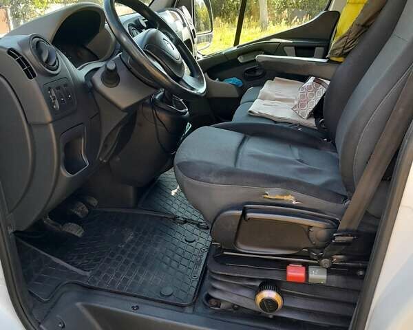 Белый Рено Мастер, объемом двигателя 2.3 л и пробегом 350 тыс. км за 12200 $, фото 1 на Automoto.ua