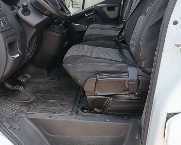 Білий Рено Мастєр, об'ємом двигуна 2.3 л та пробігом 440 тис. км за 17800 $, фото 17 на Automoto.ua
