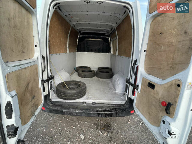 Белый Рено Мастер, объемом двигателя 2.3 л и пробегом 250 тыс. км за 14000 $, фото 8 на Automoto.ua