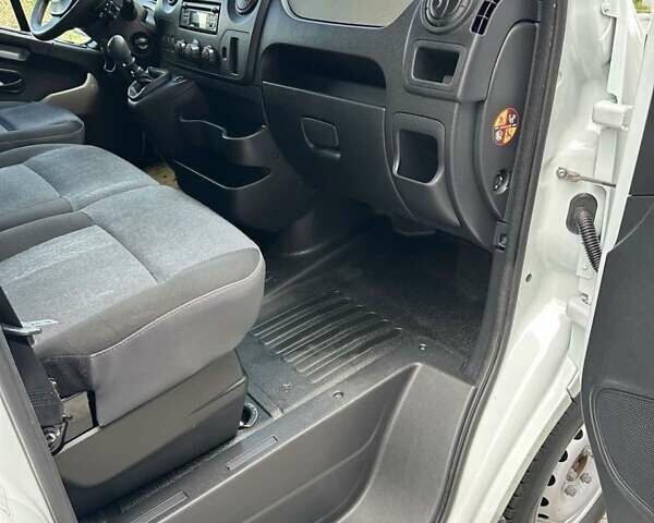 Білий Рено Мастєр, об'ємом двигуна 2.3 л та пробігом 112 тис. км за 17500 $, фото 15 на Automoto.ua