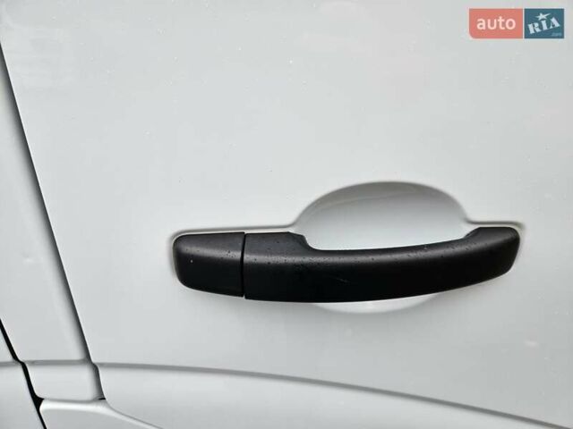 Белый Рено Мастер, объемом двигателя 2.3 л и пробегом 190 тыс. км за 15300 $, фото 30 на Automoto.ua