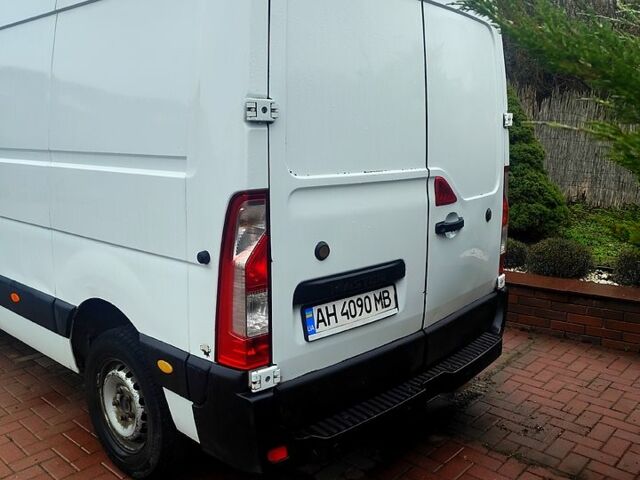 Белый Рено Мастер, объемом двигателя 2.3 л и пробегом 350 тыс. км за 15000 $, фото 1 на Automoto.ua