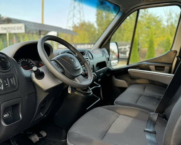 Белый Рено Мастер, объемом двигателя 2.3 л и пробегом 220 тыс. км за 22500 $, фото 12 на Automoto.ua