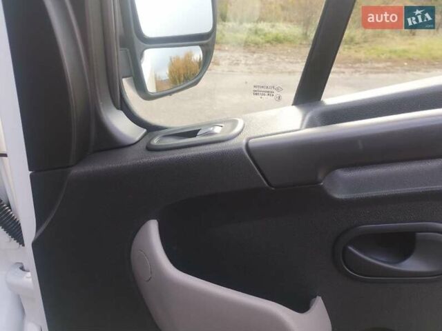 Белый Рено Мастер, объемом двигателя 2.3 л и пробегом 121 тыс. км за 17800 $, фото 22 на Automoto.ua