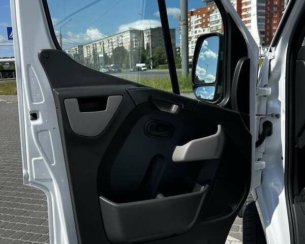 Белый Рено Мастер, объемом двигателя 2.3 л и пробегом 226 тыс. км за 17300 $, фото 7 на Automoto.ua