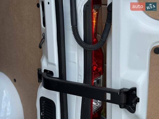 Белый Рено Мастер, объемом двигателя 2.3 л и пробегом 147 тыс. км за 17700 $, фото 34 на Automoto.ua