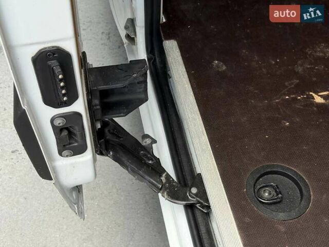 Белый Рено Мастер, объемом двигателя 2.3 л и пробегом 147 тыс. км за 17700 $, фото 26 на Automoto.ua