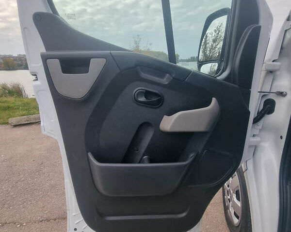 Рено Мастєр 2018 у Бердичеве на Automoto.ua Білий Рено Мастєр, об'ємом двигуна 2.3 л та пробігом 195 тис. км за 17500 $, фото 24 на Automoto.ua