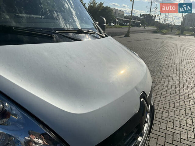 Белый Рено Мастер, объемом двигателя 2.3 л и пробегом 193 тыс. км за 23500 $, фото 10 на Automoto.ua