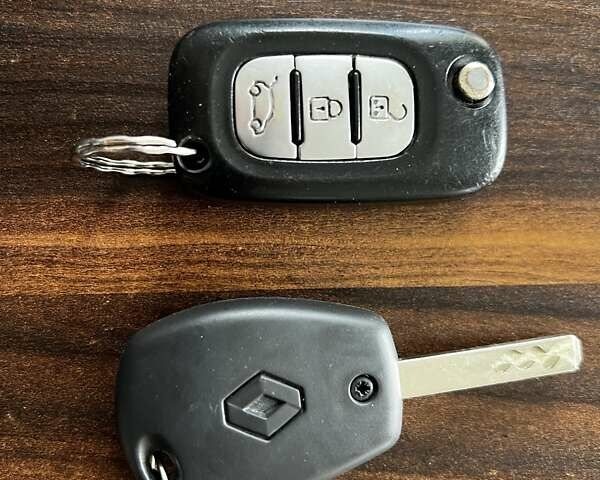Белый Рено Мастер, объемом двигателя 2.3 л и пробегом 226 тыс. км за 17300 $, фото 29 на Automoto.ua