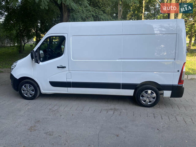 Белый Рено Мастер, объемом двигателя 2.3 л и пробегом 365 тыс. км за 14400 $, фото 1 на Automoto.ua