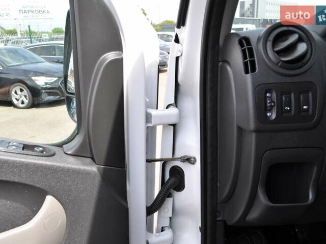 Рено Мастер 2018 в Киеве на Automoto.ua Белый Рено Мастер, объемом двигателя 2.3 л и пробегом 264 тыс. км за 22500 $, фото 47 на Automoto.ua