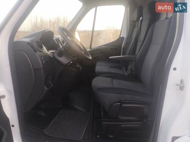 Белый Рено Мастер, объемом двигателя 0 л и пробегом 243 тыс. км за 15950 $, фото 14 на Automoto.ua
