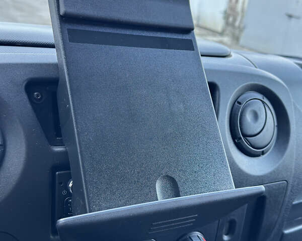 Белый Рено Мастер, объемом двигателя 2.3 л и пробегом 290 тыс. км за 17800 $, фото 33 на Automoto.ua