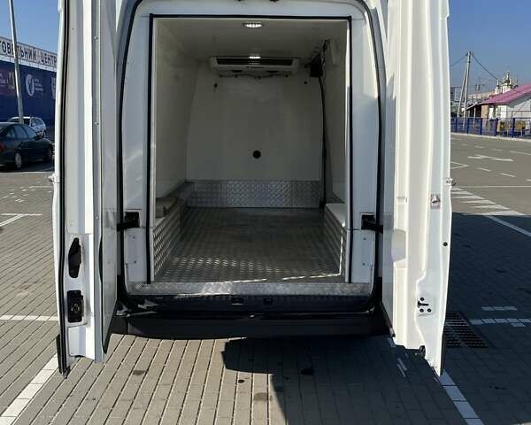 Белый Рено Мастер, объемом двигателя 2.3 л и пробегом 520 тыс. км за 18000 $, фото 5 на Automoto.ua