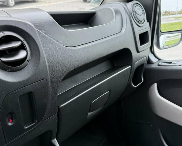 Белый Рено Мастер, объемом двигателя 2.3 л и пробегом 172 тыс. км за 15700 $, фото 18 на Automoto.ua