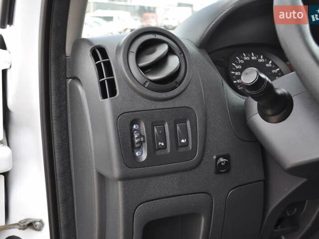 Рено Мастер 2018 в Киеве на Automoto.ua Белый Рено Мастер, объемом двигателя 2.3 л и пробегом 264 тыс. км за 22500 $, фото 46 на Automoto.ua