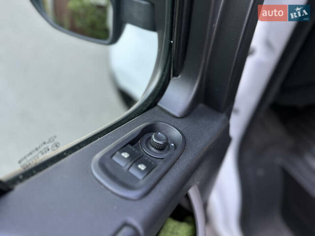Белый Рено Мастер, объемом двигателя 2.3 л и пробегом 365 тыс. км за 22500 $, фото 63 на Automoto.ua