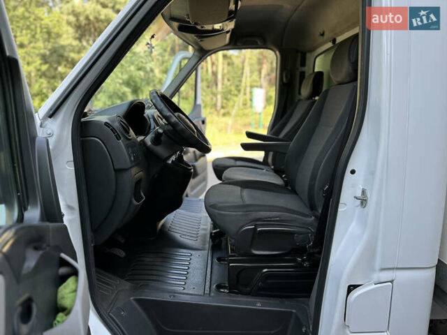 Белый Рено Мастер, объемом двигателя 2.3 л и пробегом 365 тыс. км за 22500 $, фото 66 на Automoto.ua