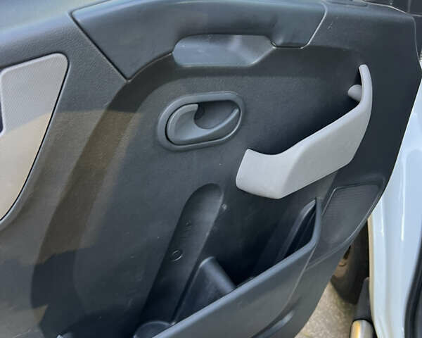 Белый Рено Мастер, объемом двигателя 0 л и пробегом 1000 тыс. км за 21000 $, фото 14 на Automoto.ua