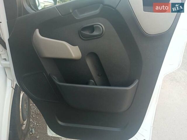 Белый Рено Мастер, объемом двигателя 2.3 л и пробегом 276 тыс. км за 18500 $, фото 12 на Automoto.ua