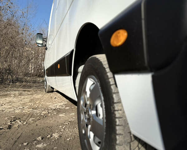 Белый Рено Мастер, объемом двигателя 0 л и пробегом 240 тыс. км за 17800 $, фото 13 на Automoto.ua