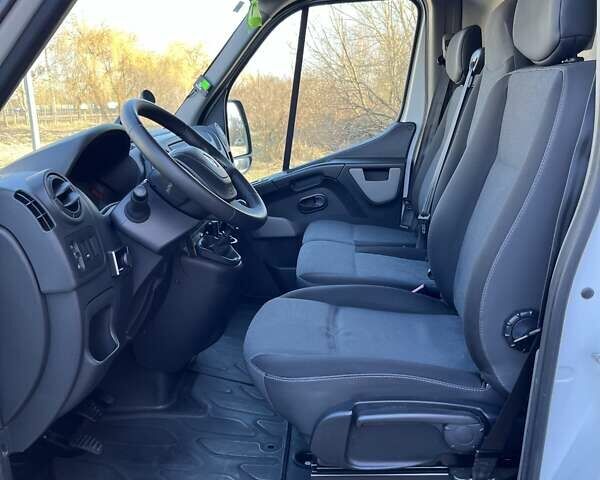 Белый Рено Мастер, объемом двигателя 2.3 л и пробегом 520 тыс. км за 18000 $, фото 18 на Automoto.ua