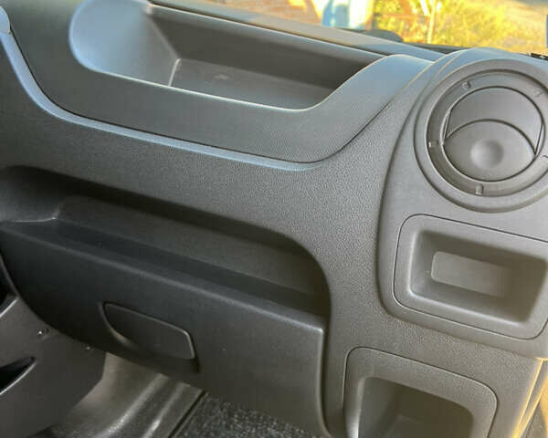 Белый Рено Мастер, объемом двигателя 0 л и пробегом 1000 тыс. км за 21000 $, фото 15 на Automoto.ua